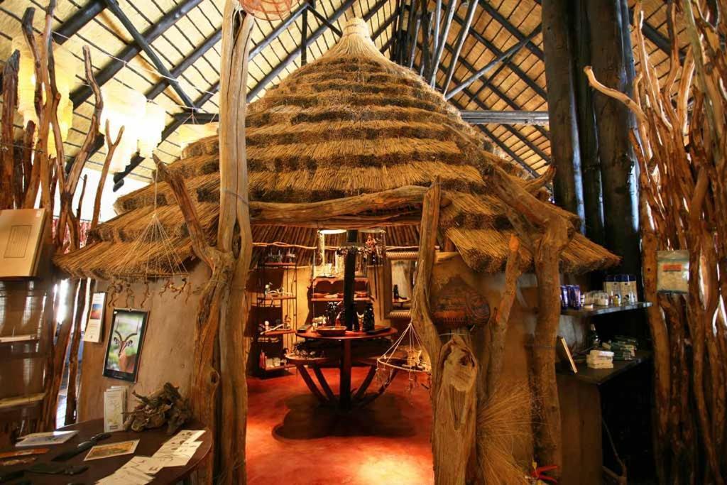 Opuwo Country Lodge エクステリア 写真