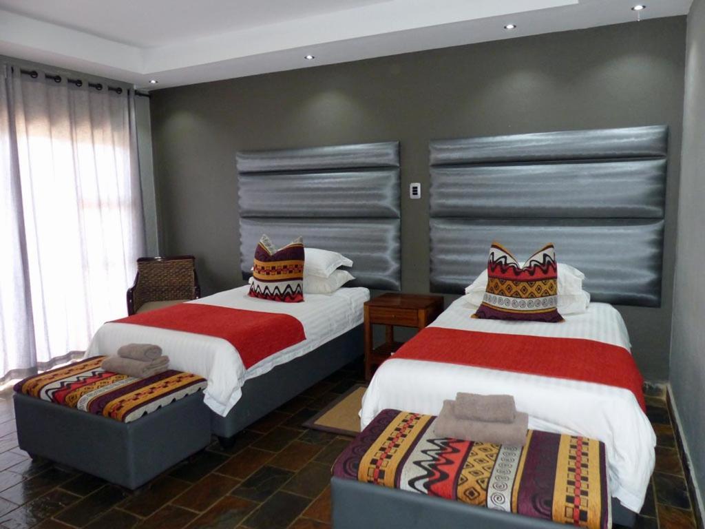 Opuwo Country Lodge エクステリア 写真