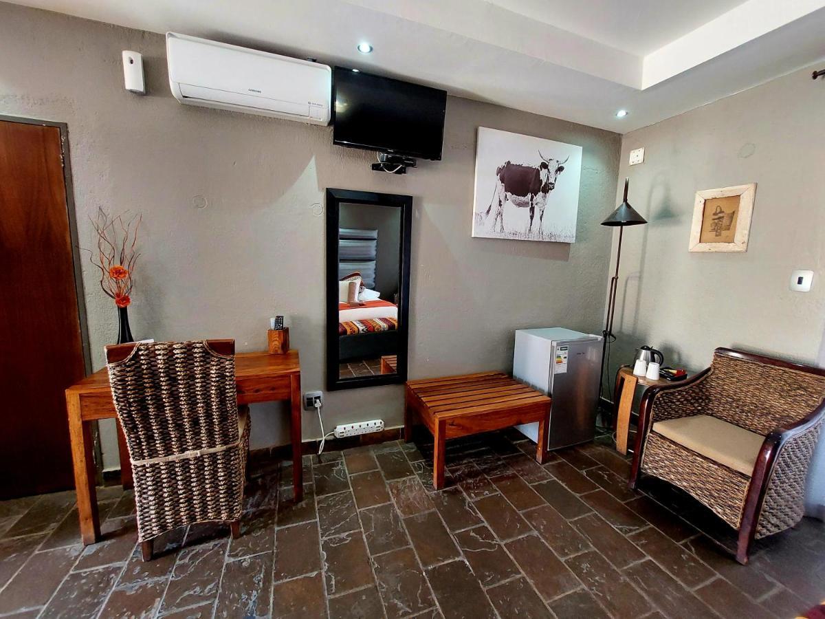 Opuwo Country Lodge エクステリア 写真