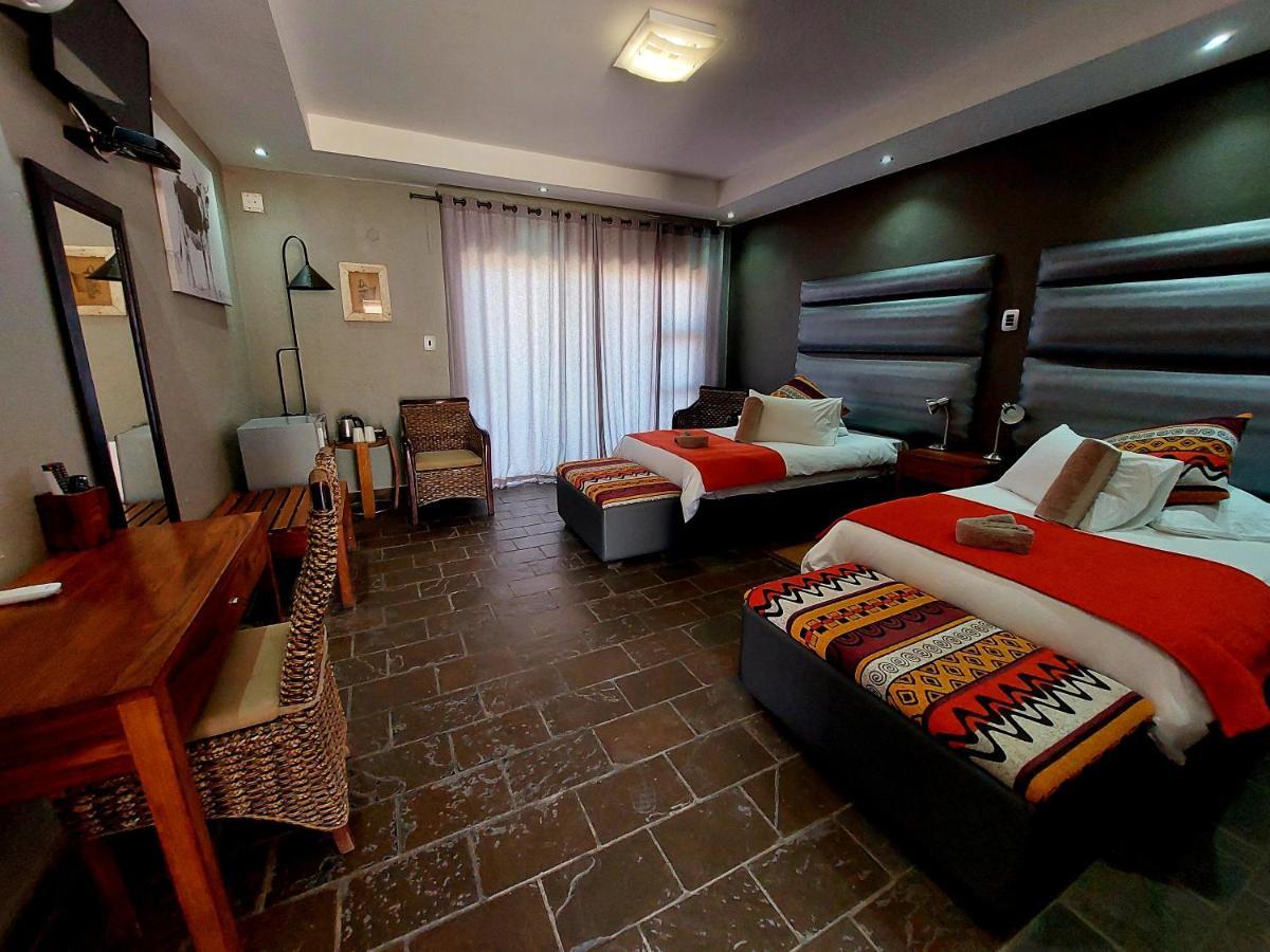 Opuwo Country Lodge エクステリア 写真