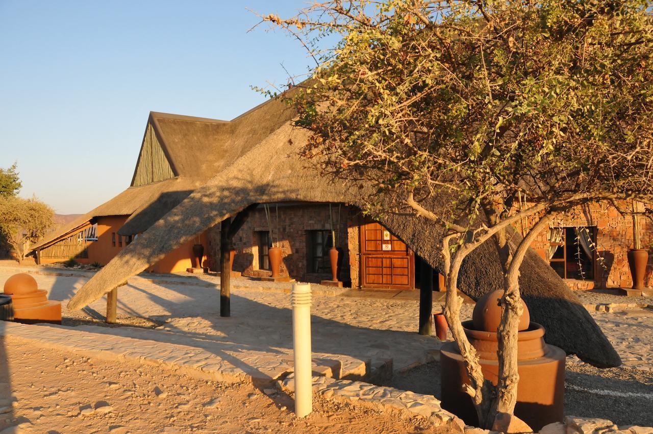 Opuwo Country Lodge エクステリア 写真