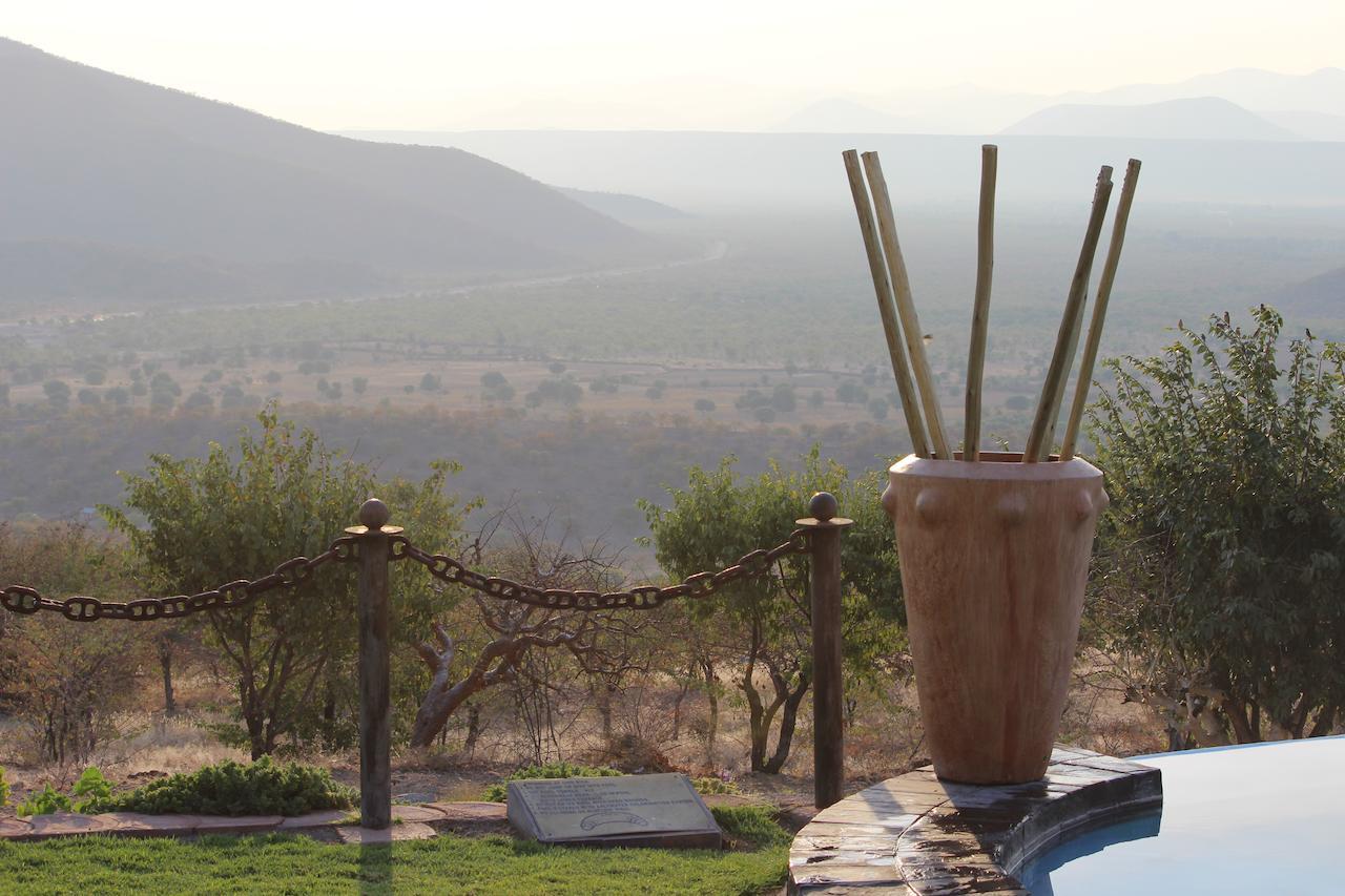 Opuwo Country Lodge エクステリア 写真