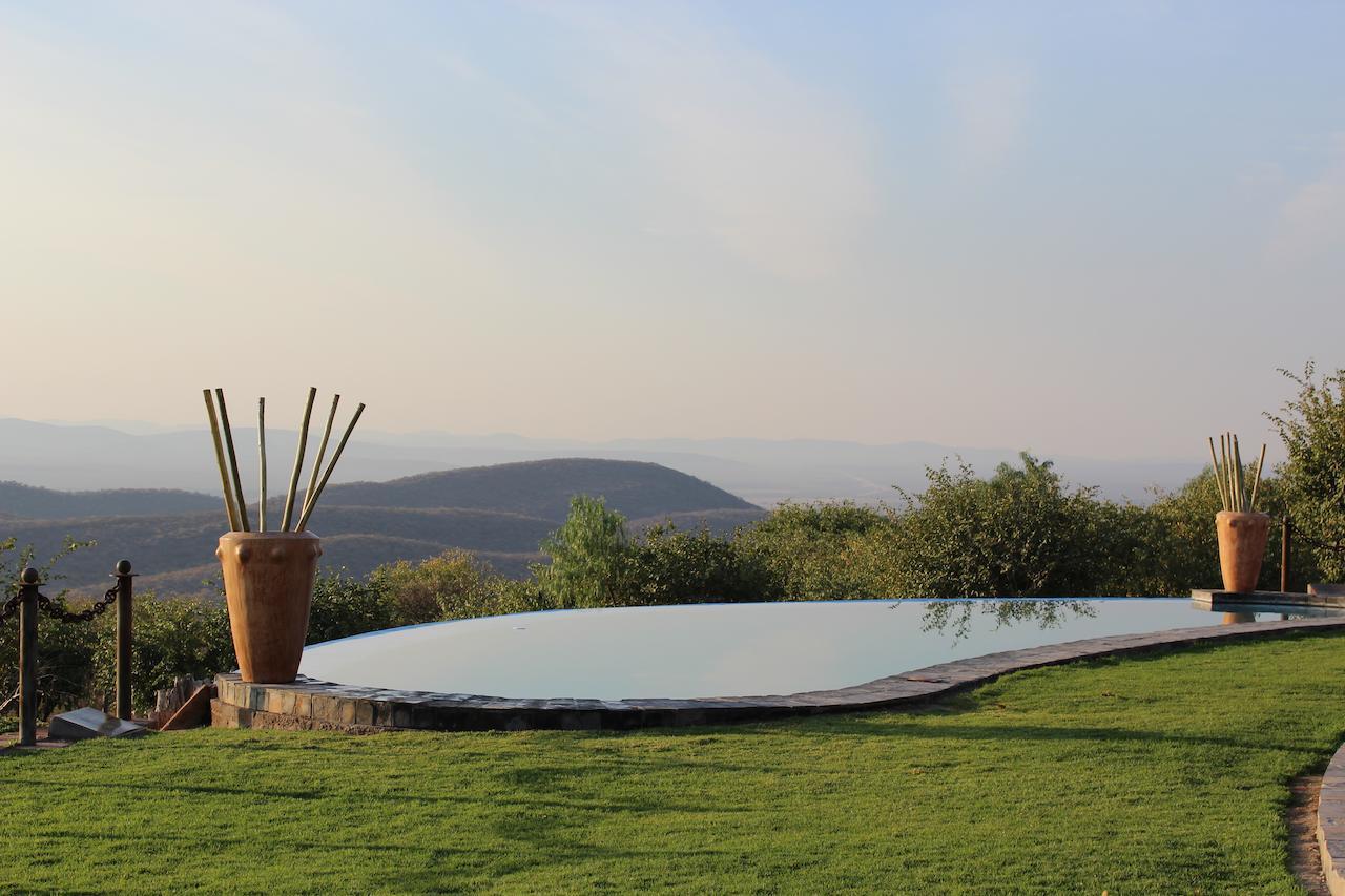 Opuwo Country Lodge エクステリア 写真